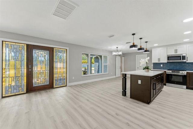140 88TH AVENUE NE, St Petersburg, FL 33702