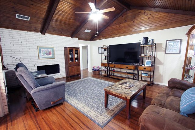 1704 Redwood Circle, Alvin, TX 77511