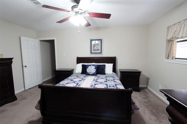 1704 Redwood Circle, Alvin, TX 77511