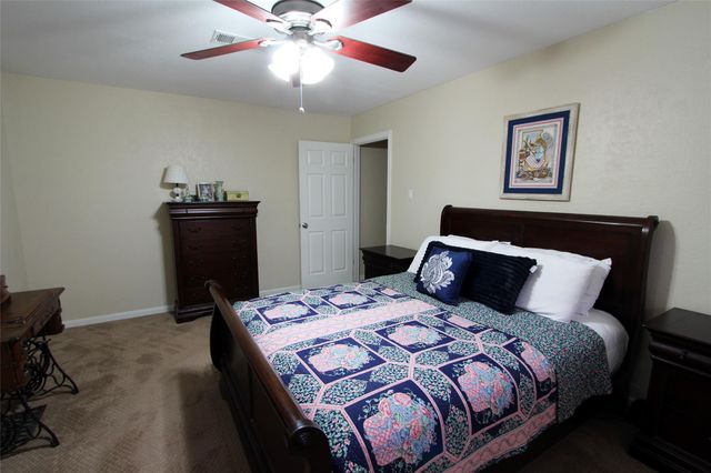 1704 Redwood Circle, Alvin, TX 77511
