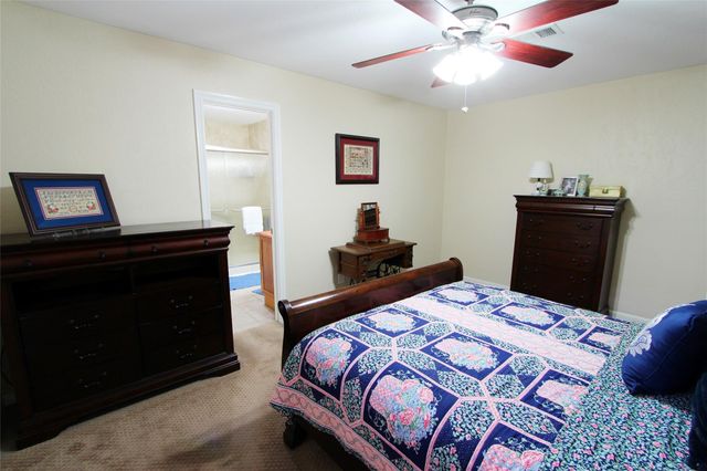 1704 Redwood Circle, Alvin, TX 77511