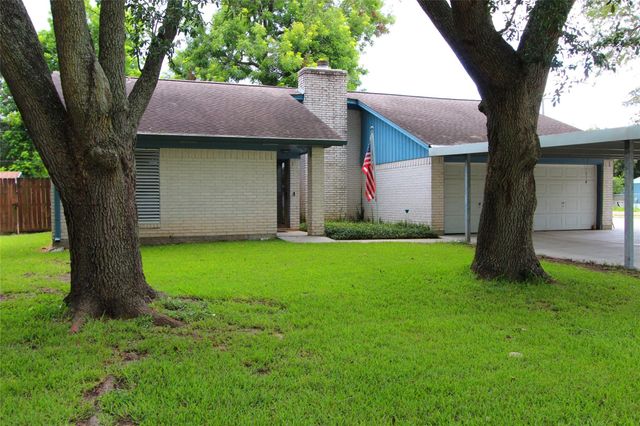 1704 Redwood Circle, Alvin, TX 77511