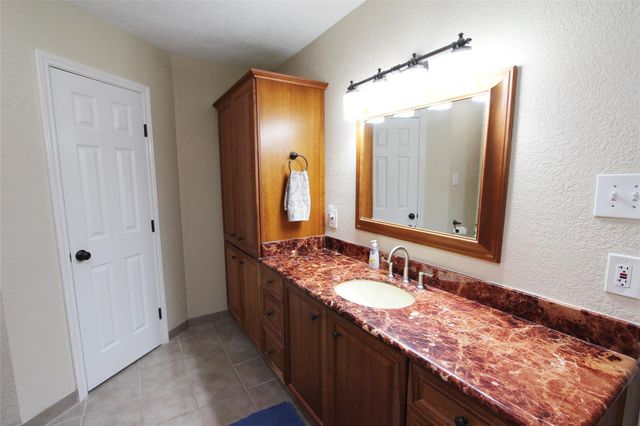 1704 Redwood Circle, Alvin, TX 77511