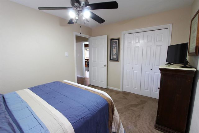 1704 Redwood Circle, Alvin, TX 77511