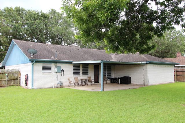 1704 Redwood Circle, Alvin, TX 77511