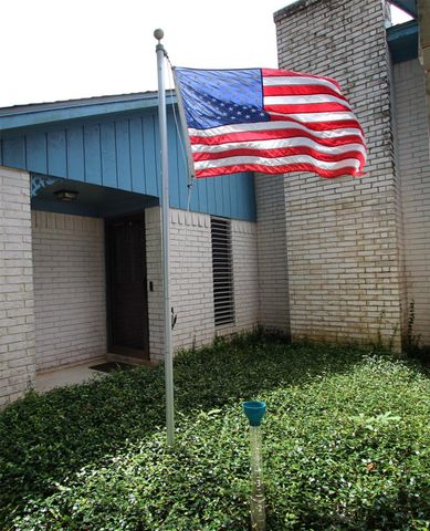 1704 Redwood Circle, Alvin, TX 77511