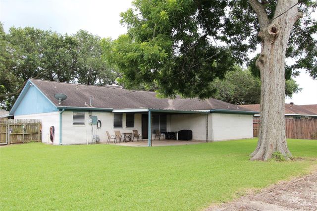 1704 Redwood Circle, Alvin, TX 77511
