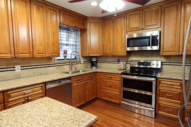 1704 Redwood Circle, Alvin, TX 77511