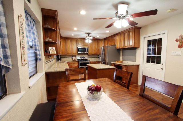 1704 Redwood Circle, Alvin, TX 77511