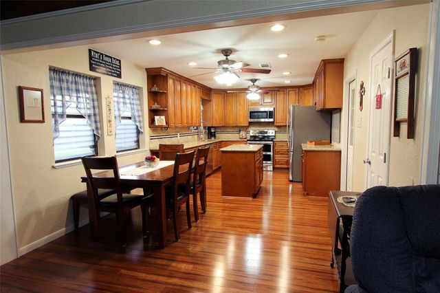 1704 Redwood Circle, Alvin, TX 77511