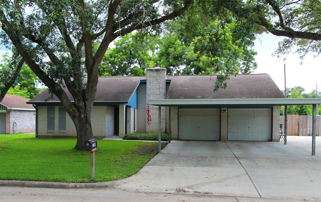 1704 Redwood Circle, Alvin, TX 77511
