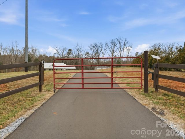 715 Miles Road, Dallas, NC 28034