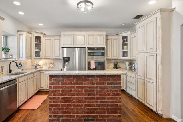 100 Ruth Court, Aledo, TX 76008