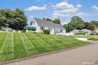 321 Bridgeview Place, Stratford, CT 06614