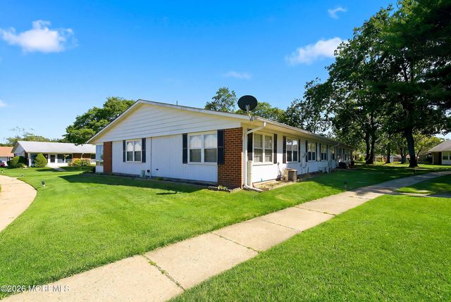 1121D Argyll Circle D, Lakewood, NJ 08701