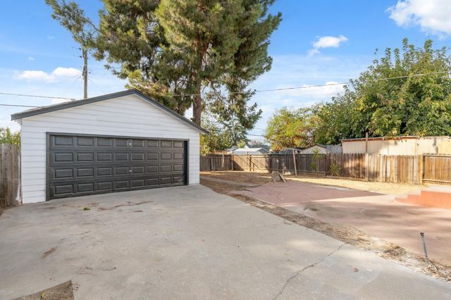 1515 N Fruit Avenue, Fresno, CA 93728