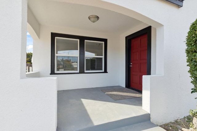 1515 N Fruit Avenue, Fresno, CA 93728