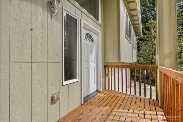 30 NE Pirates Den Road, Belfair, WA 98528