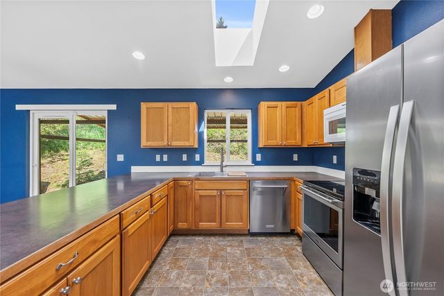 30 NE Pirates Den Road, Belfair, WA 98528