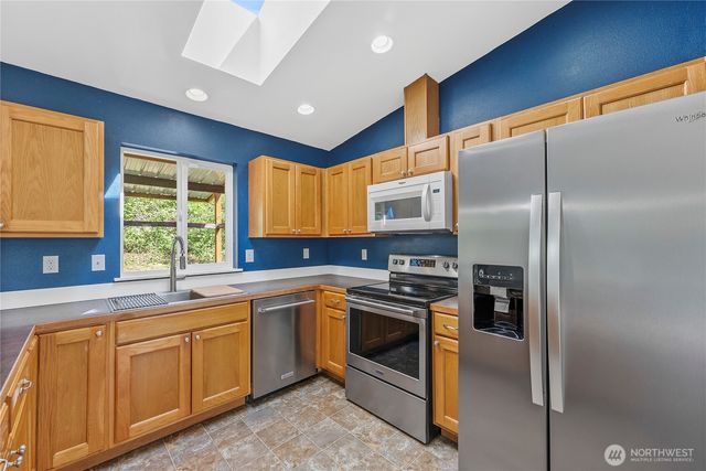 30 NE Pirates Den Road, Belfair, WA 98528