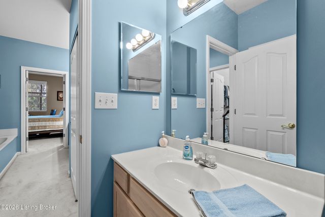 1301 Black Spruce Ln, Louisville, KY 40243