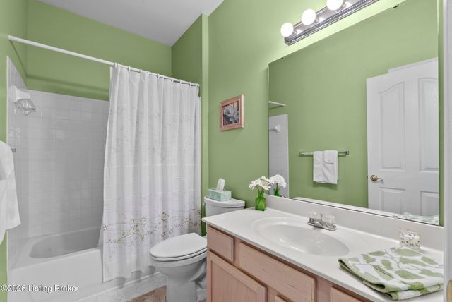 1301 Black Spruce Ln, Louisville, KY 40243
