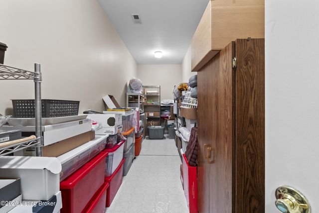 1301 Black Spruce Ln, Louisville, KY 40243