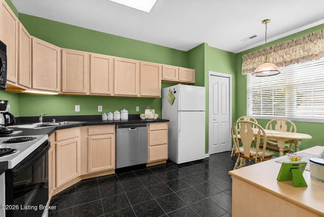 1301 Black Spruce Ln, Louisville, KY 40243