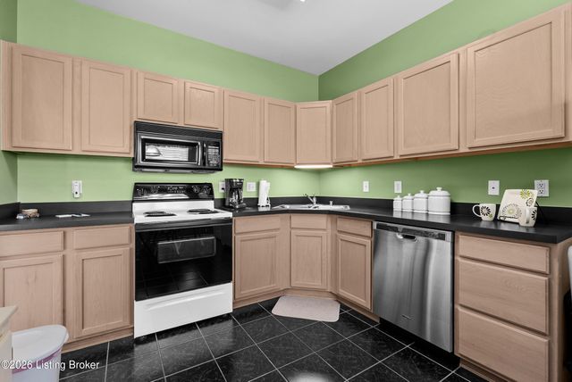 1301 Black Spruce Ln, Louisville, KY 40243