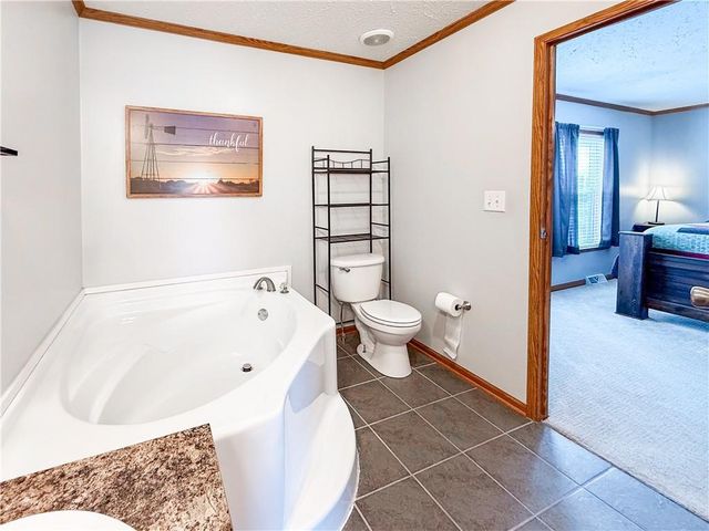 526 NW 1421st Road, Holden, MO 64040