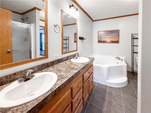 526 NW 1421st Road, Holden, MO 64040