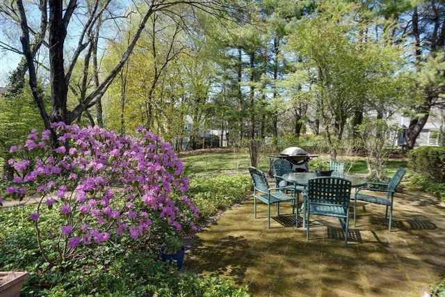 4 Newell Dr, Medfield, MA 02052