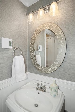 4 Newell Dr, Medfield, MA 02052