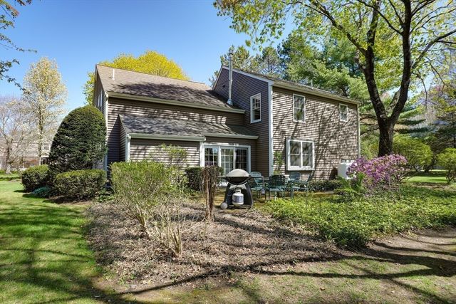 4 Newell Dr, Medfield, MA 02052