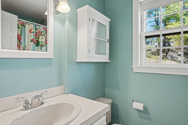 4 Newell Dr, Medfield, MA 02052