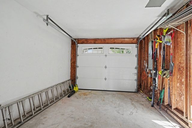 4 Newell Dr, Medfield, MA 02052