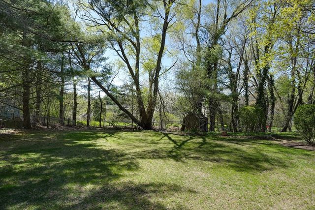 4 Newell Dr, Medfield, MA 02052