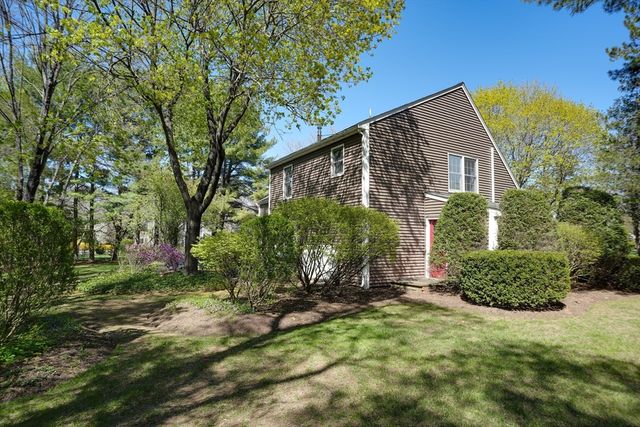 4 Newell Dr, Medfield, MA 02052