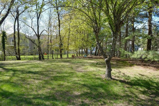 4 Newell Dr, Medfield, MA 02052