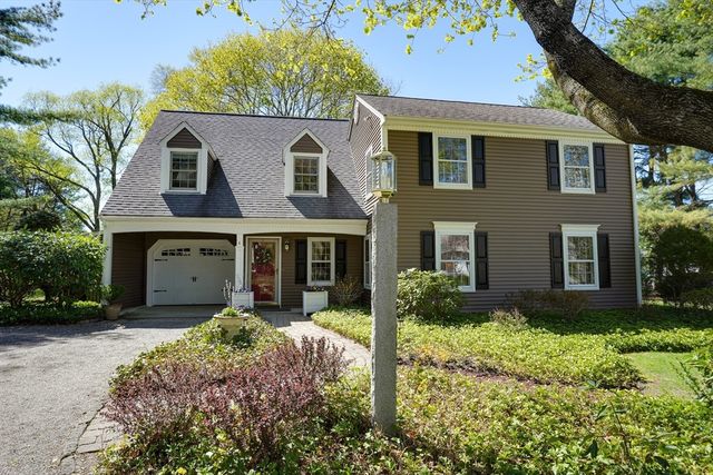 4 Newell Dr, Medfield, MA 02052