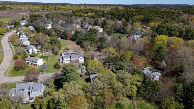 4 Newell Dr, Medfield, MA 02052