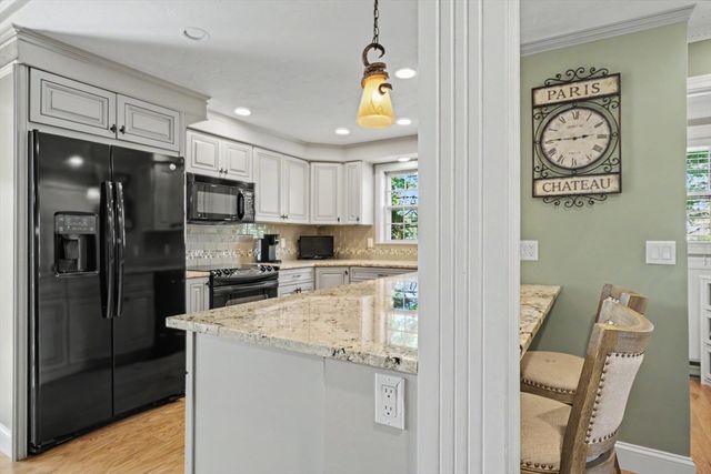 4 Newell Dr, Medfield, MA 02052