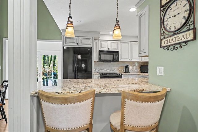 4 Newell Dr, Medfield, MA 02052