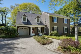 4 Newell Dr, Medfield, MA 02052