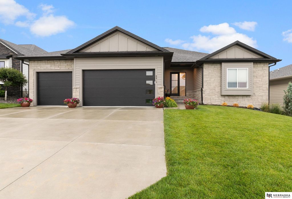 8816 Buckley Creek Road, Lincoln, NE 68520
