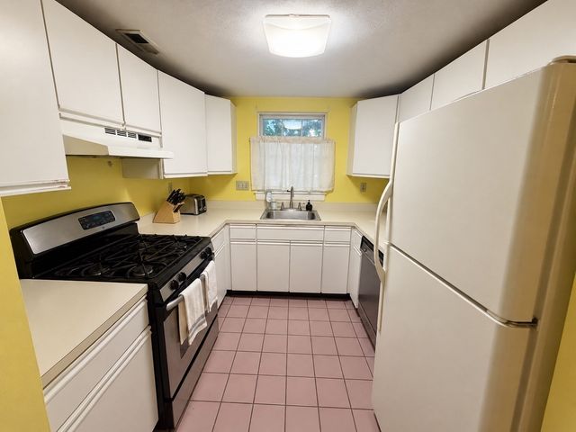 50 Ash Ave A, Somerville, MA 02145