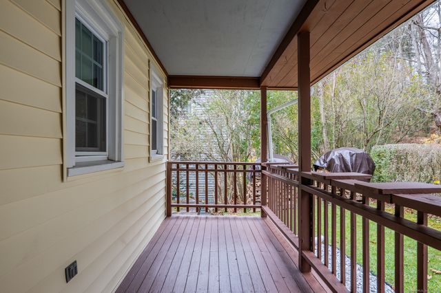 27 High Street, New Hartford, CT 06057