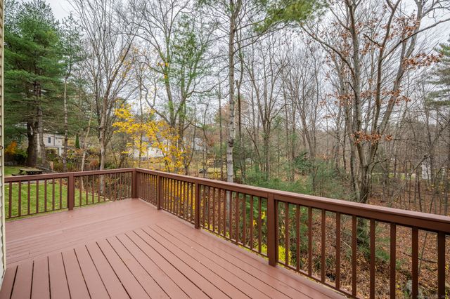 27 High Street, New Hartford, CT 06057