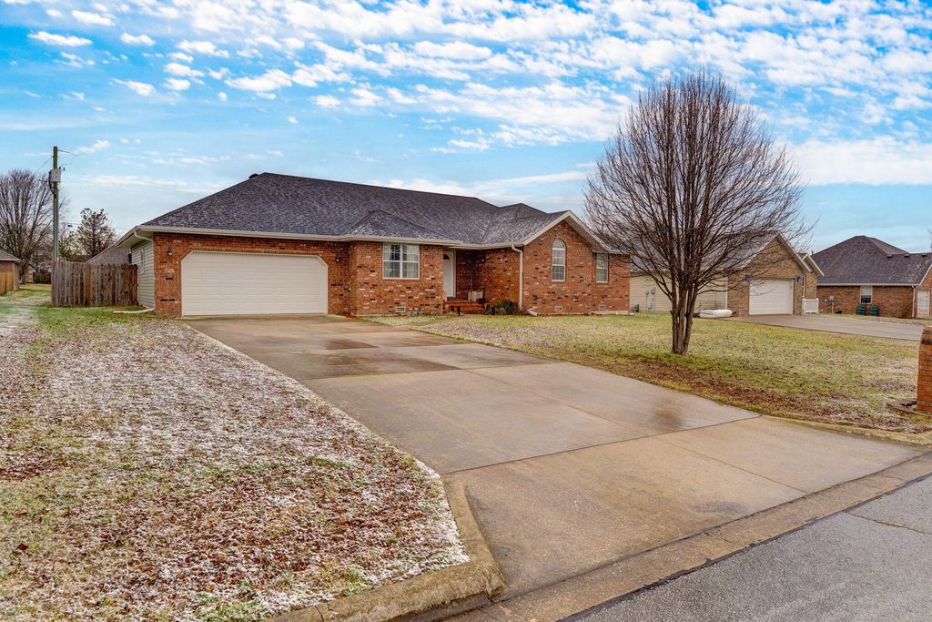 931 Bradford Court, Marshfield, MO 65706