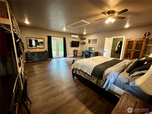 970 N Colony Surf Drive, Lilliwaup, WA 98555